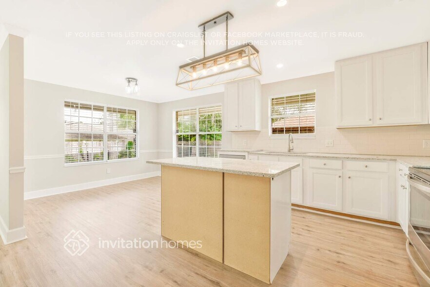 Building Photo - 2241 Staggerbush Dr