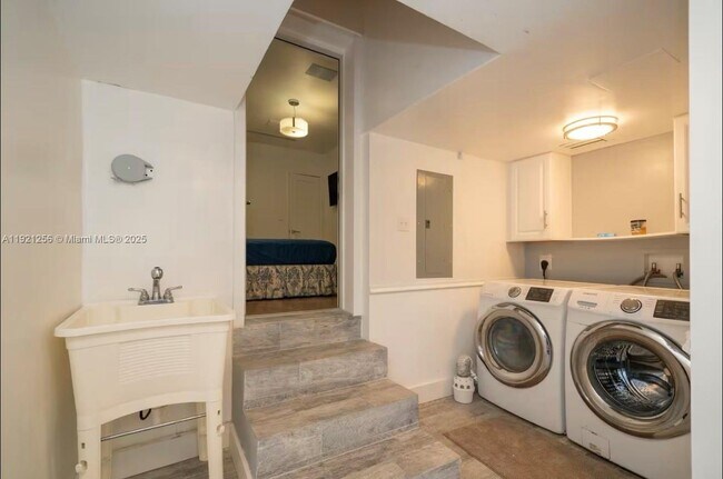 Building Photo - 45 SW 28th Rd