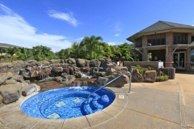 Building Photo - Gorgeous like new Premier condo in S. Kihe...