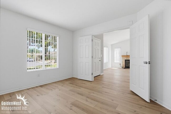 Building Photo - Charming 3Bdm 2Ba Home with Modern Updates and Private Outdoor Space in Gated Commnity!