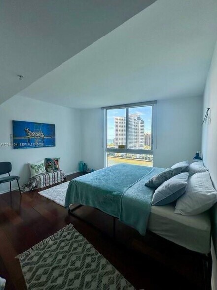 Building Photo - 325 S Biscayne Blvd
