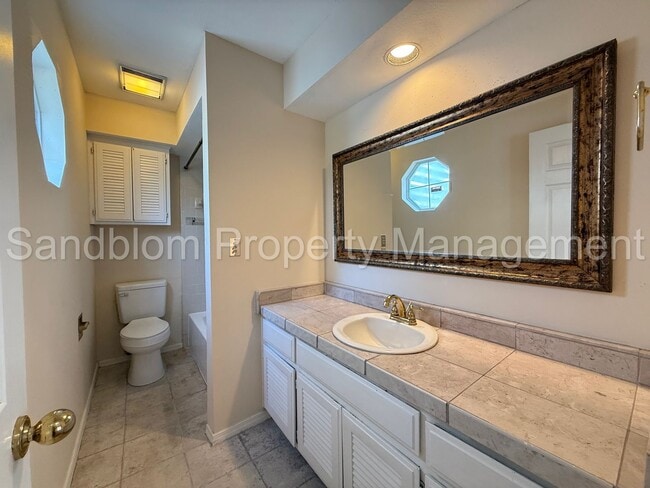 Building Photo - For Lease | South Tulsa - Townhouse | $150...