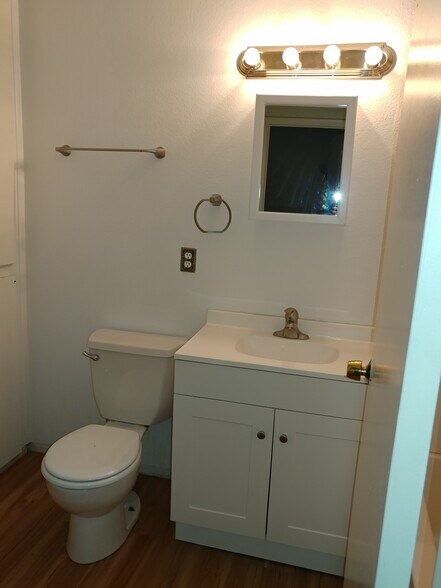 Full bath... - 1379 Dorothy Ave