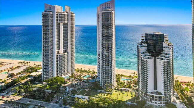 Building Photo - 18201 Collins Ave