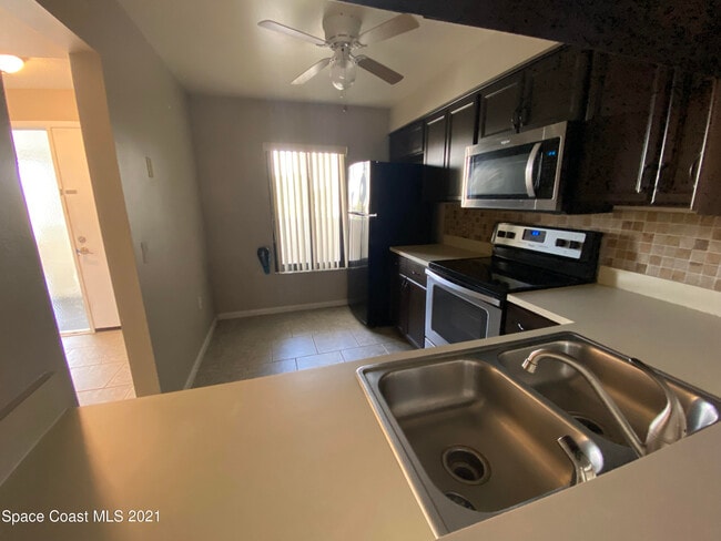 Building Photo - 200 International Dr