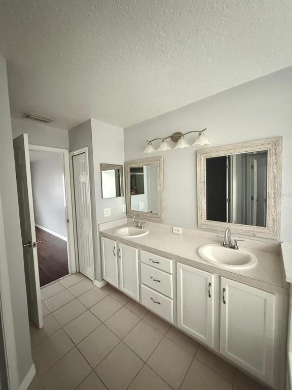 Building Photo - 14116 Entrada Dr