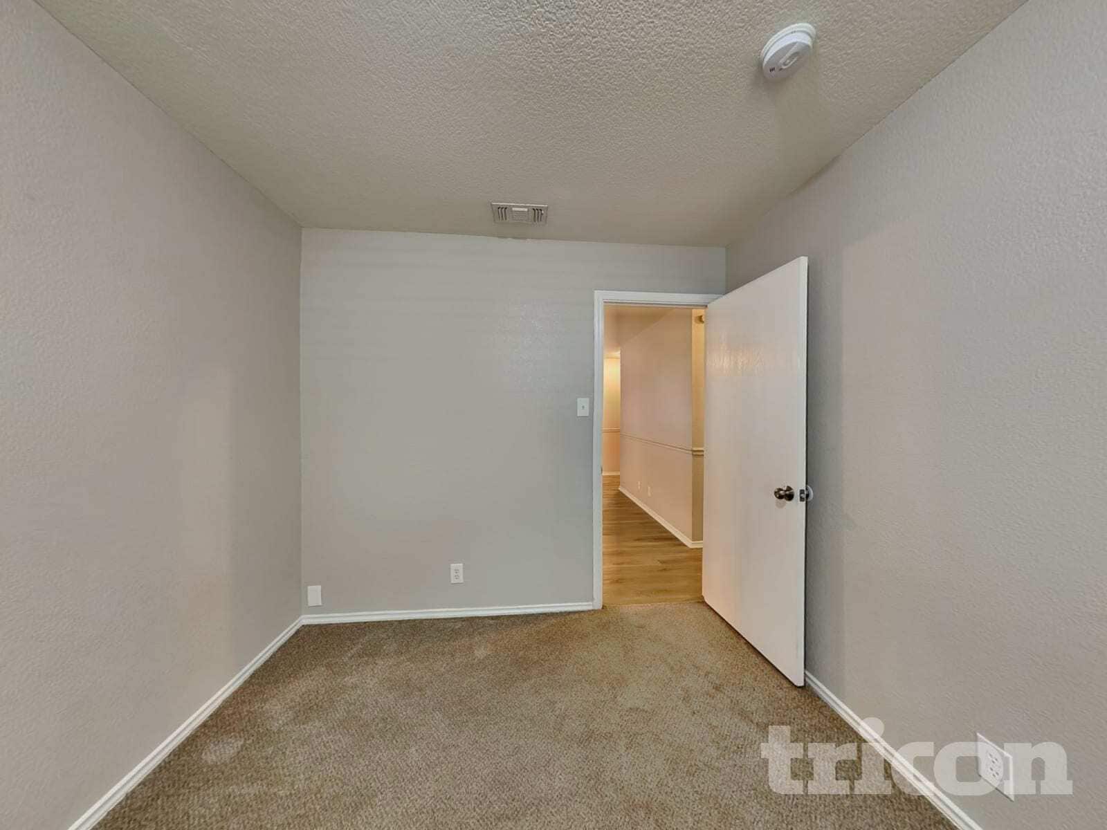 Building Photo - 2007 Mission Cove