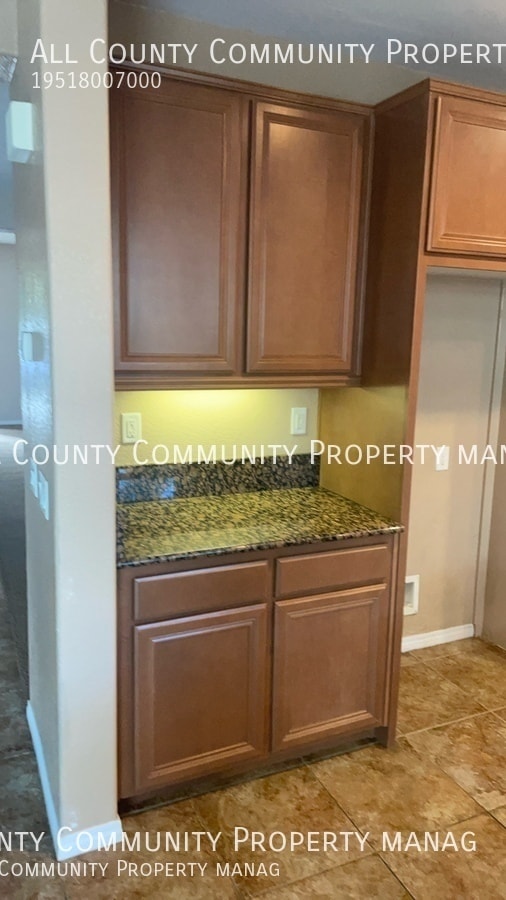 Building Photo - 40298 Hannah Way