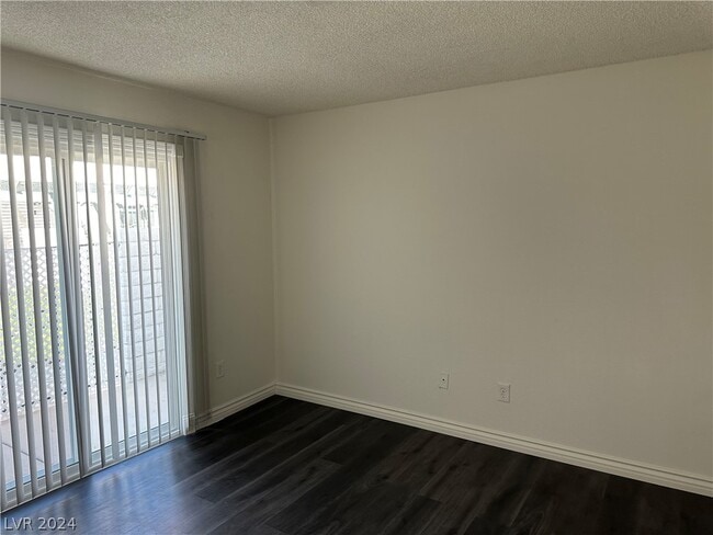 Building Photo - 1121 Willow Tree Dr