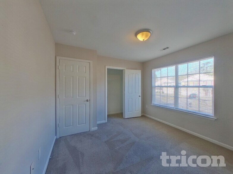 Building Photo - 2216 Gooseberry Rd