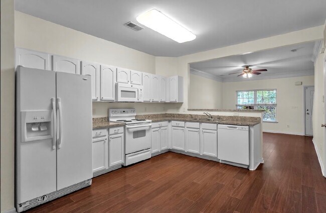 Building Photo - 203 Twin Tree Dr
