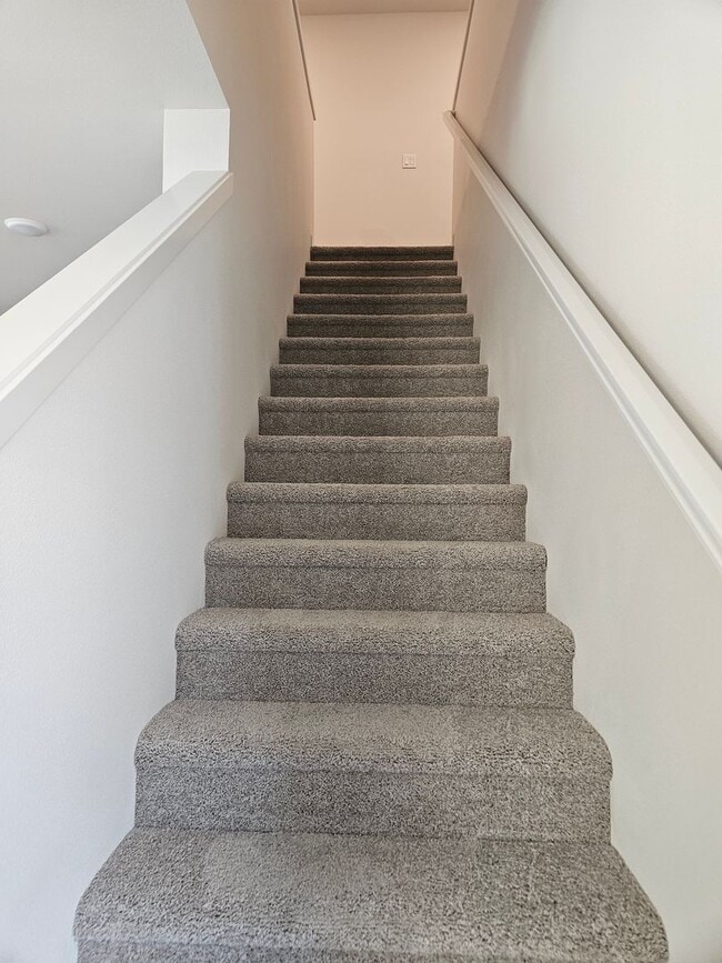 Building Photo - Brand New 3 bdrm 2 1/2 bath townhouse
