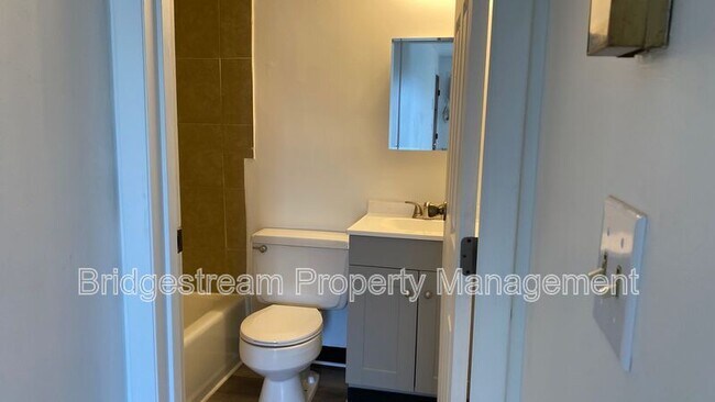 Building Photo - 411 Baltimore St