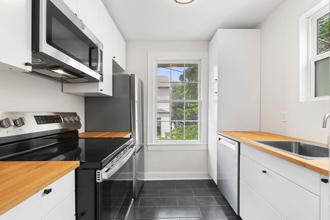 Building Photo - Charming 1-Bedroom in the Heart of Montrose!