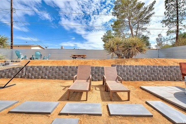 Building Photo - Fully Furnished Home in Joshua Tree