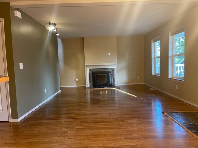 Building Photo - Craftsman Style 3 Bed/2 Bath Home - Bremerton