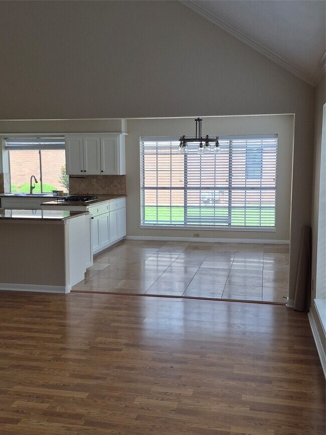 Building Photo - 15214 Park Estates Ln
