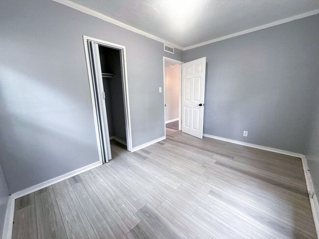 Building Photo - 3 Bed Home in Waverly with Modern Charm, G...