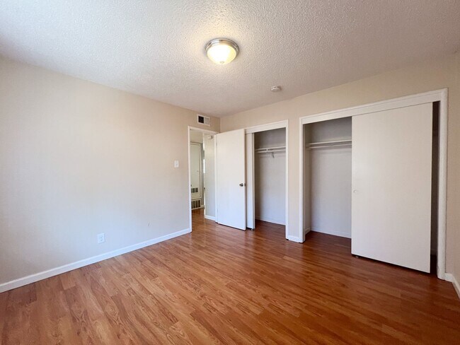 Building Photo - Inviting Duplex Just 5 Minutes from Sac State