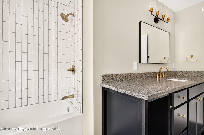 Building Photo - 176 Hudson St