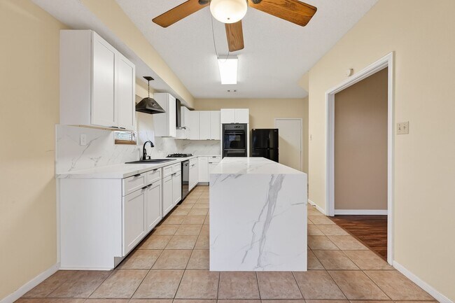 Building Photo - Bear Creek South