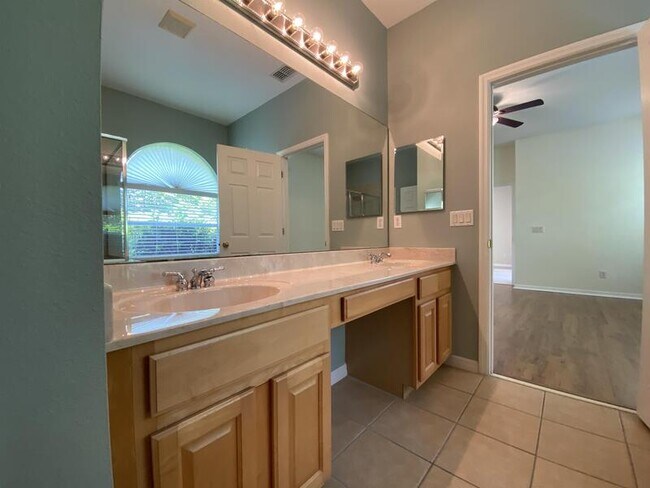 Building Photo - 9376 Ravens Willow Dr