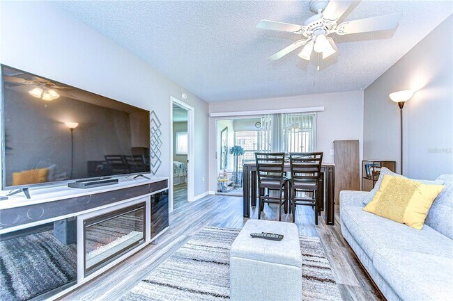 Building Photo - 13870 Oakwood Ln