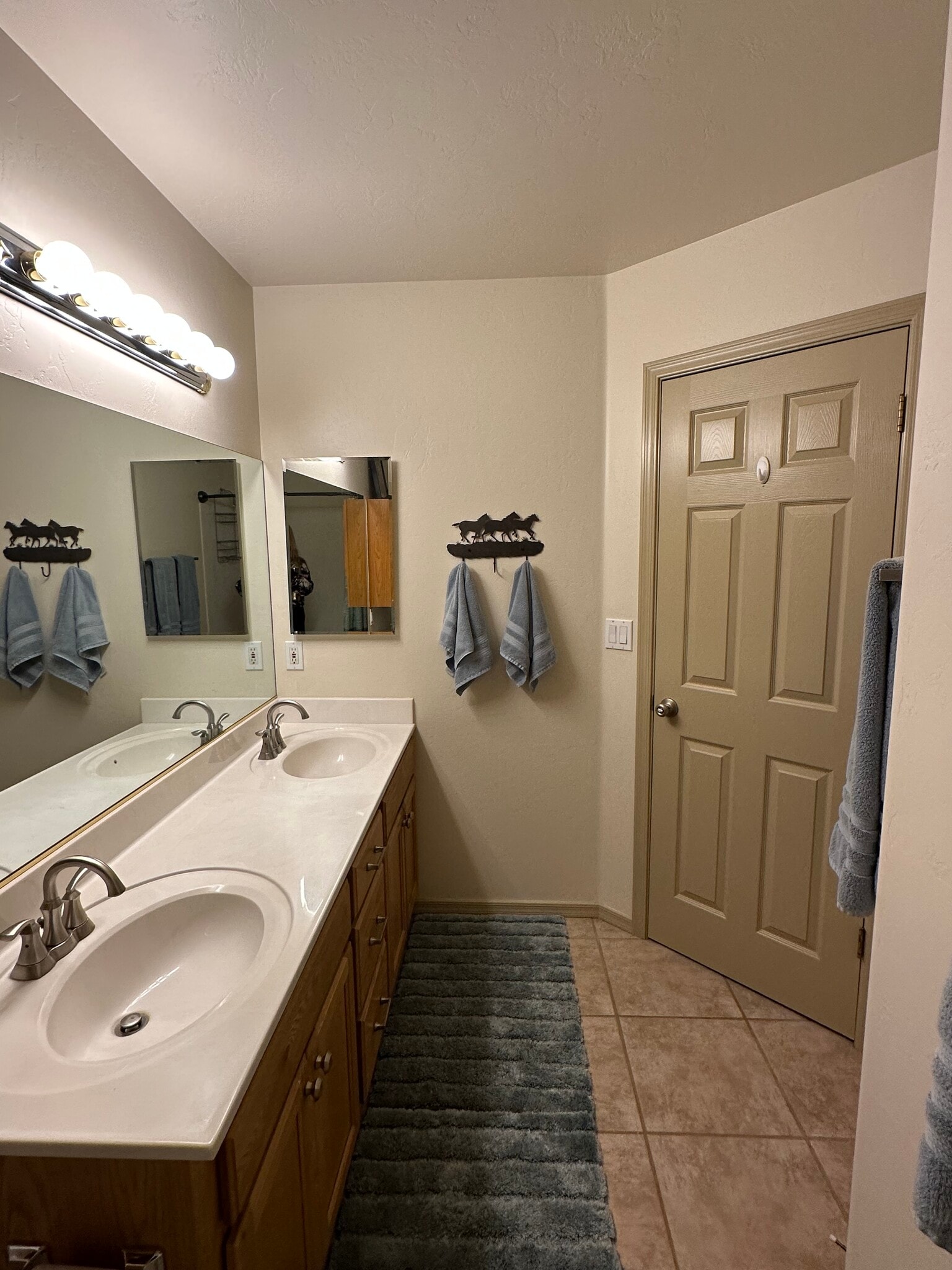 Building Photo - 11211 N Cowboy Trl