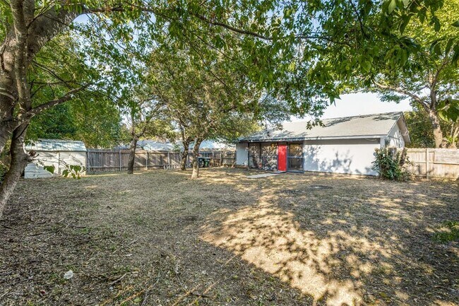 Building Photo - 2214 Winchester Dr