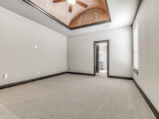 Building Photo - 13609 Gentry Dr