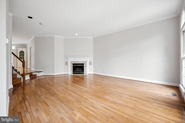 Building Photo - 10189 Castlewood Ln