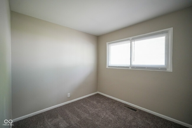 Building Photo - 710 Brooks Dr