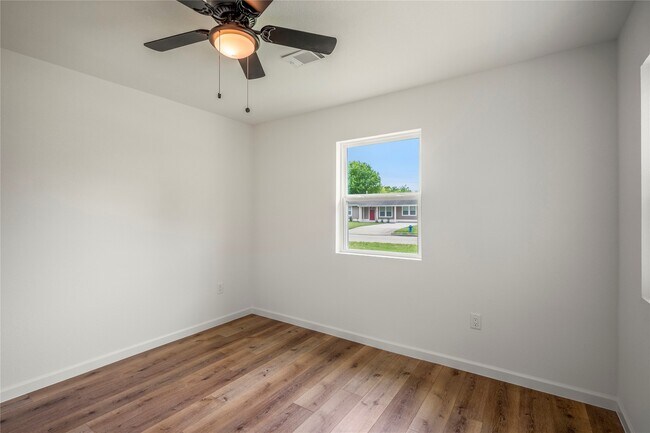 Building Photo - 3923 Alsace St