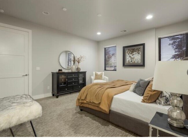 Building Photo - Experience fabulous Brookside living, just outside your front door!