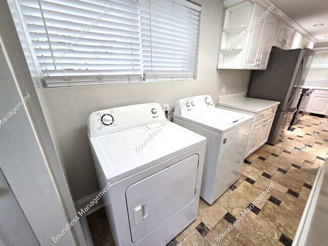 Building Photo - 2520 Constance St