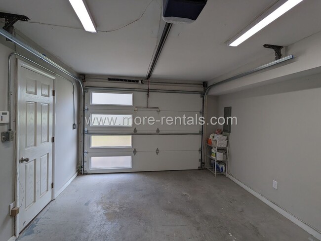 Building Photo - Updated German Village house area with attached garage