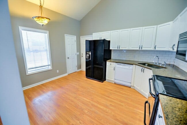 Building Photo - Gorgeous 3 BR, 2 BA , 1 Car Garage Home Of...