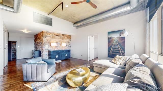 Building Photo - 2000 Little Raven St