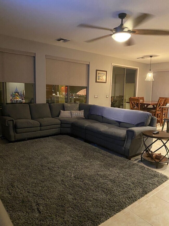 Building Photo - Upgraded and Spacious 5 Bed/3 Bath in Northwest Phoenix