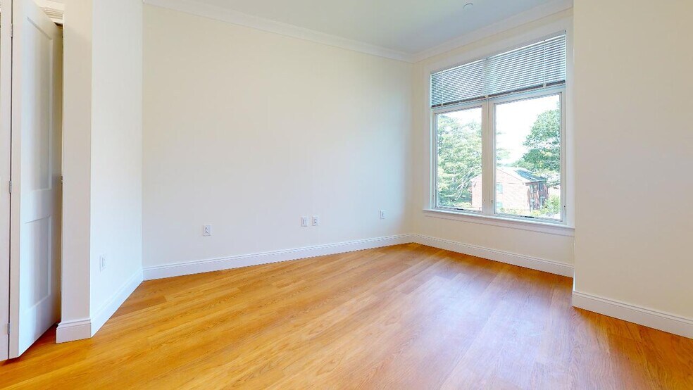 Building Photo - 204 Sherman Rd