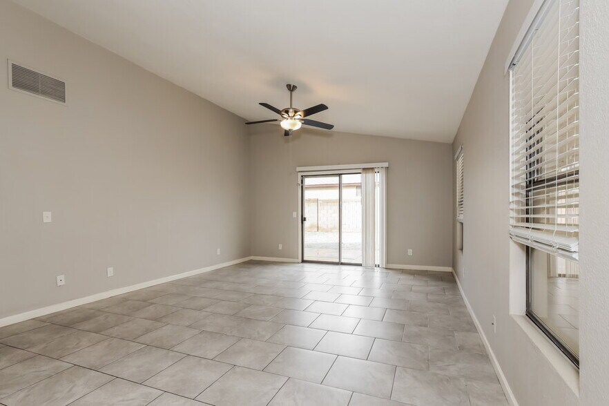 Building Photo - 8724 W John Cabot Rd