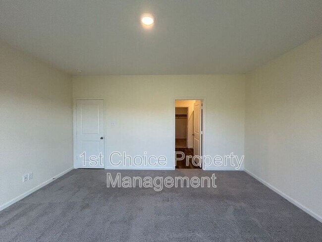 Building Photo - 8229 Pitchfork Dr