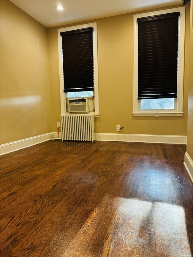 Building Photo - 84 Pine St