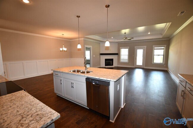 Building Photo - 702 Sluice Dr SW