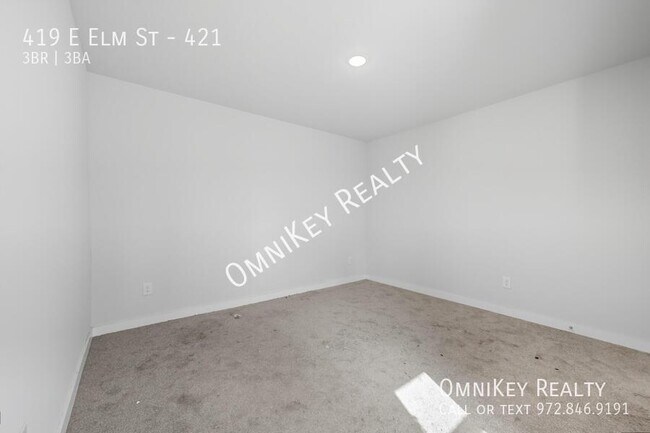 Building Photo - 419 E Elm St