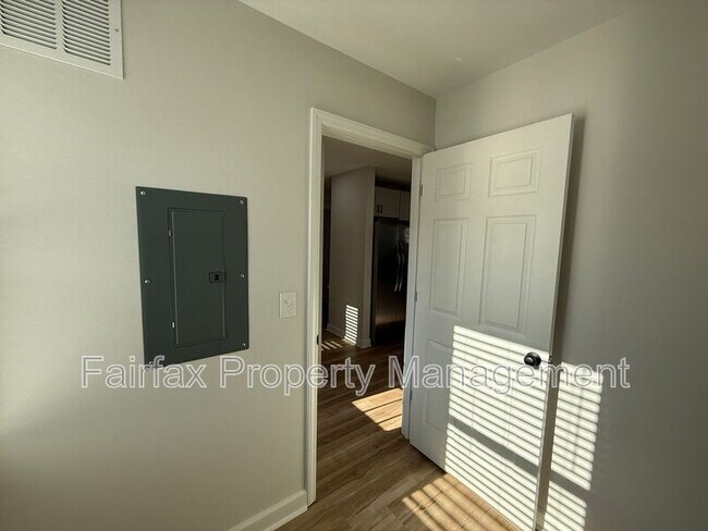 Building Photo - 312 Price Ave