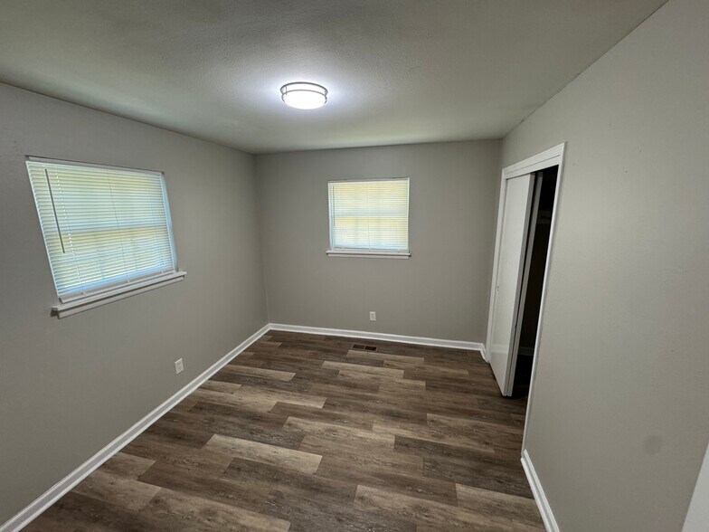 Building Photo - 7711 Woodhaven Dr