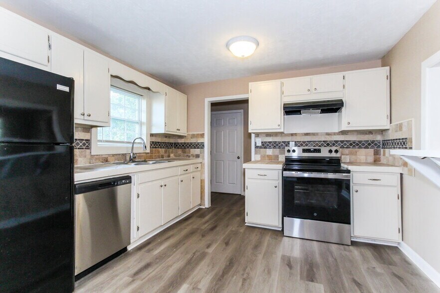 Building Photo - 913 5th Way