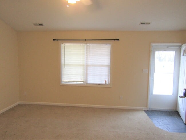 Building Photo - 205 Stag Ct