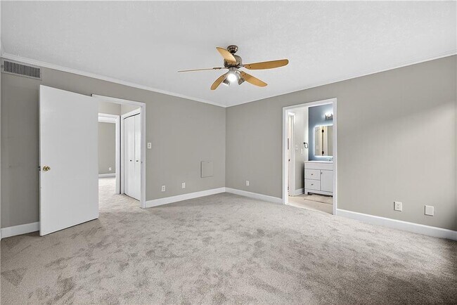 Building Photo - 679 Anderson Walk